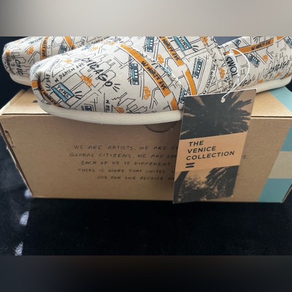 TOMS Venice Collection: Chicago - Picture 3 of 4